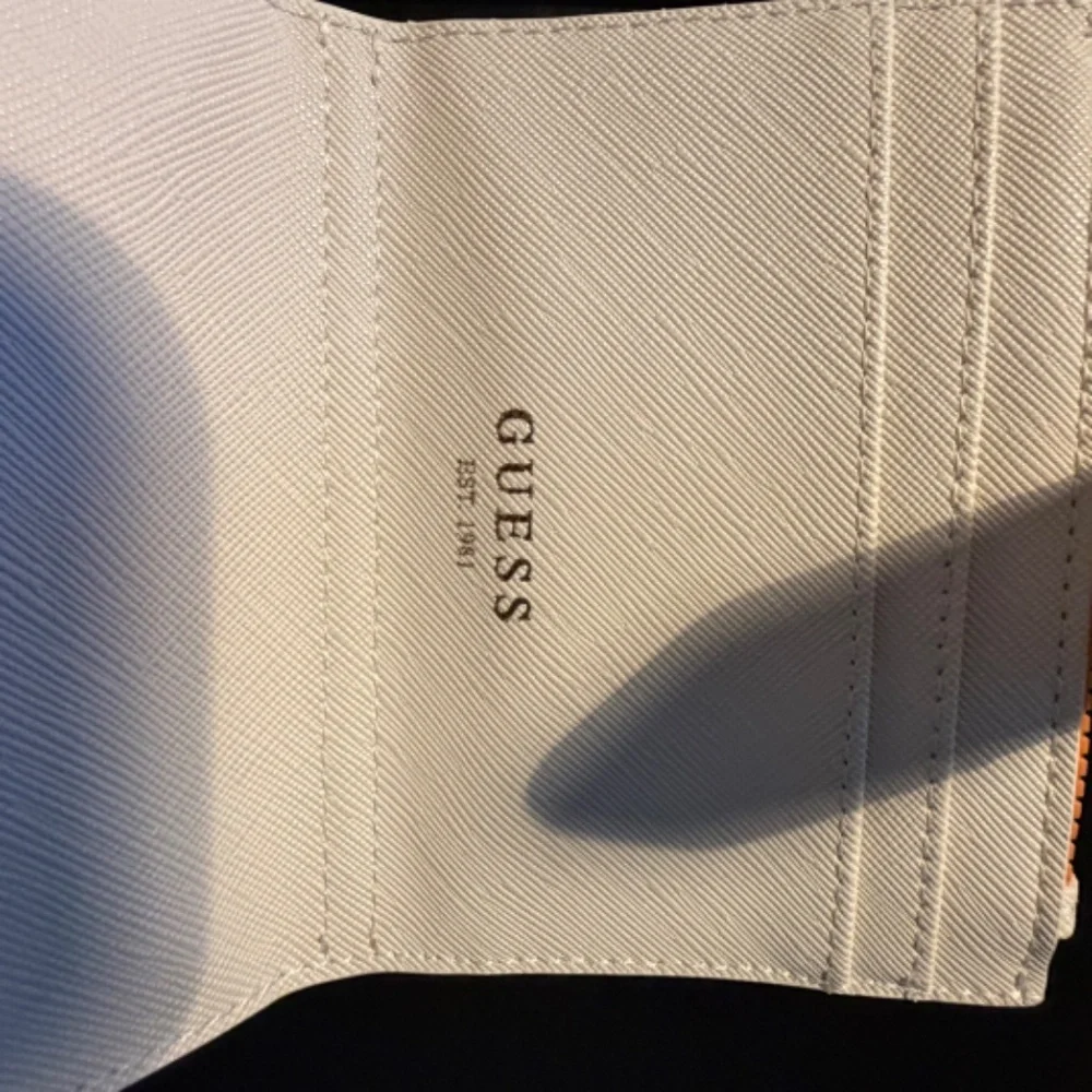 Guess Laurel Saffiano credit card case - NWT